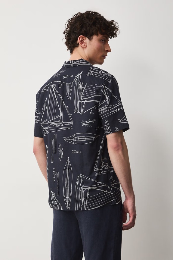 Odzież Koszula z lnem męska z kołnierzykiem typu resort wzorzysta RW25-KKM102 granatowy