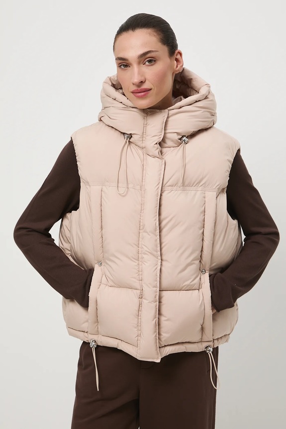 Kamizelka damska pikowana z kapturem beżowy RW25-KMD300