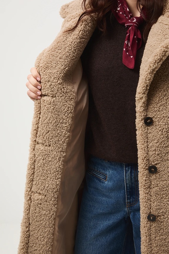 Płaszcz damski ze sztucznego futerka RW25-KPD902