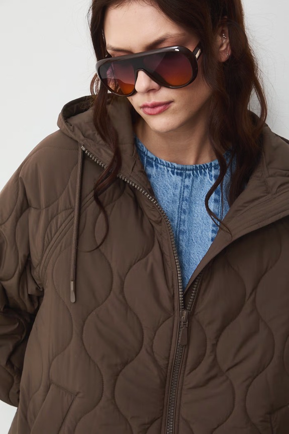 Kurtka pikowana damska brązowy RW25-KUD304