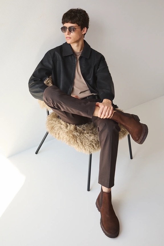 Buty zamszowe męskie z elastyczną wstawką casual brązowy RW25-OBM313