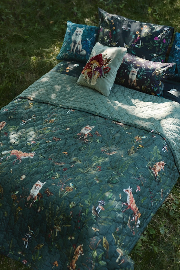 Bavlnený prehoz s rastlinnými a zvieracími motívmi zelená RW25-POU601