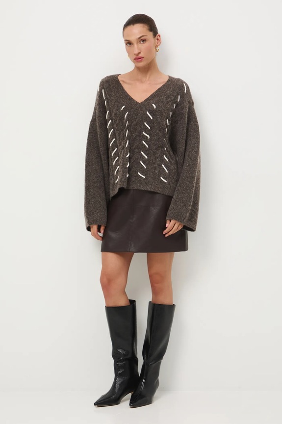 Spódnica damska mini z imitacji skóry casual brązowy RW25-SDD800