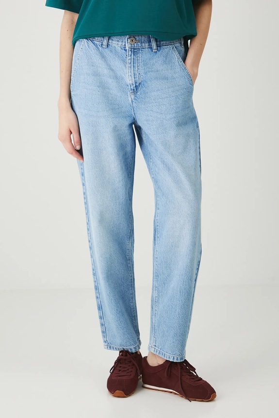 Jeansy bawełniane damskie slouchy z efektem sprania niebieski RW25-SJD103