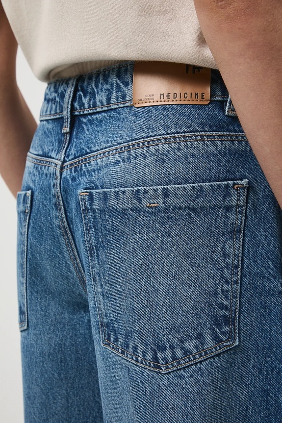 Bavlnené rifle strih slouchy s praným efektom modrá RW25-SJD300