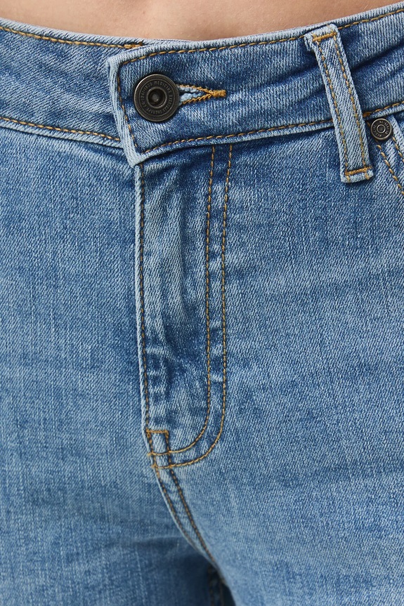 Jeansy damskie slim z efektem sprania niebieski RW25-SJD500