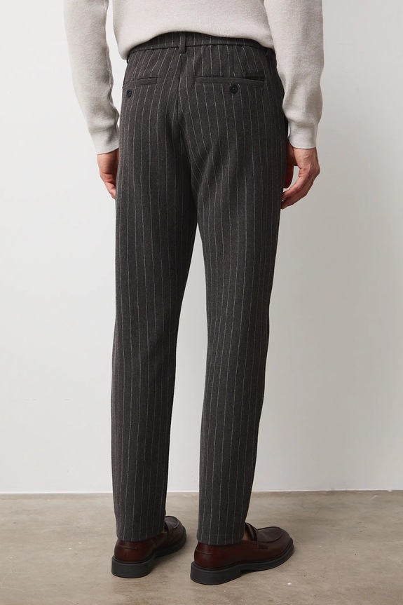 Odzież Spodnie dresowe tapered w pasy RW25-SPMC01 szary