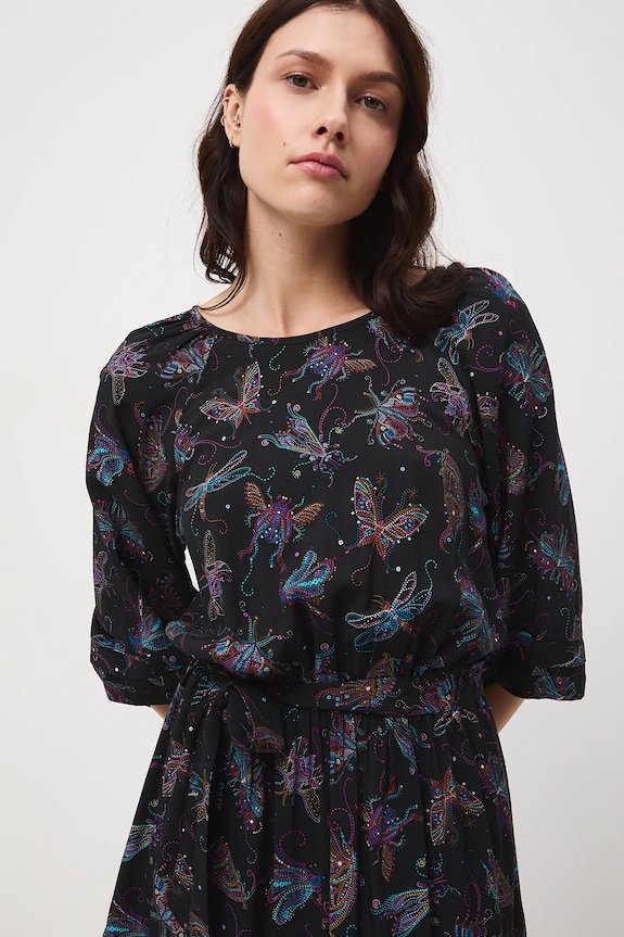 Sukienka mini z paskiem wzorzysta czarny RW25-SUD055