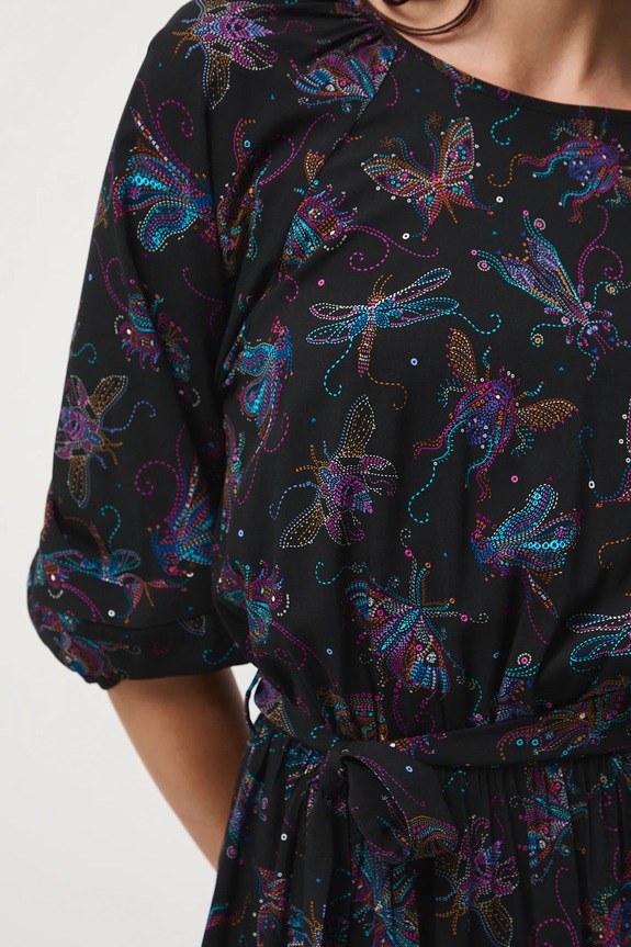 Sukienka mini z paskiem wzorzysta RW25-SUD055 czarny