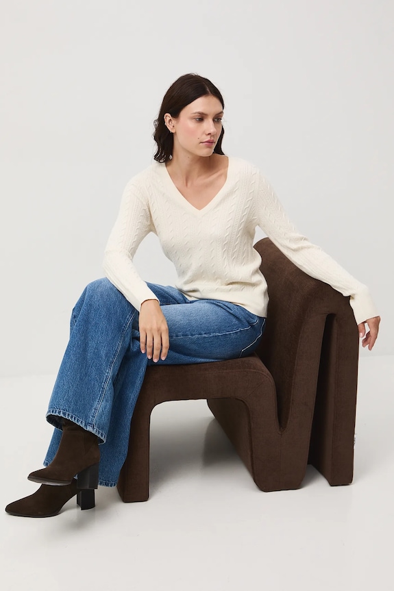 Sweter damski z warkoczowym splotem pozostałe beżowy RW25-SWD052