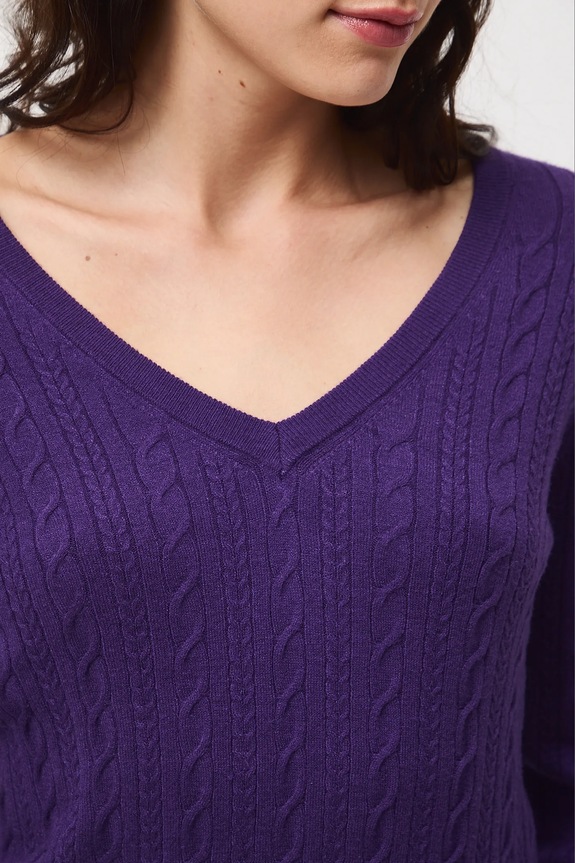 Sweter damski z warkoczowym splotem RW25-SWD052 fioletowy