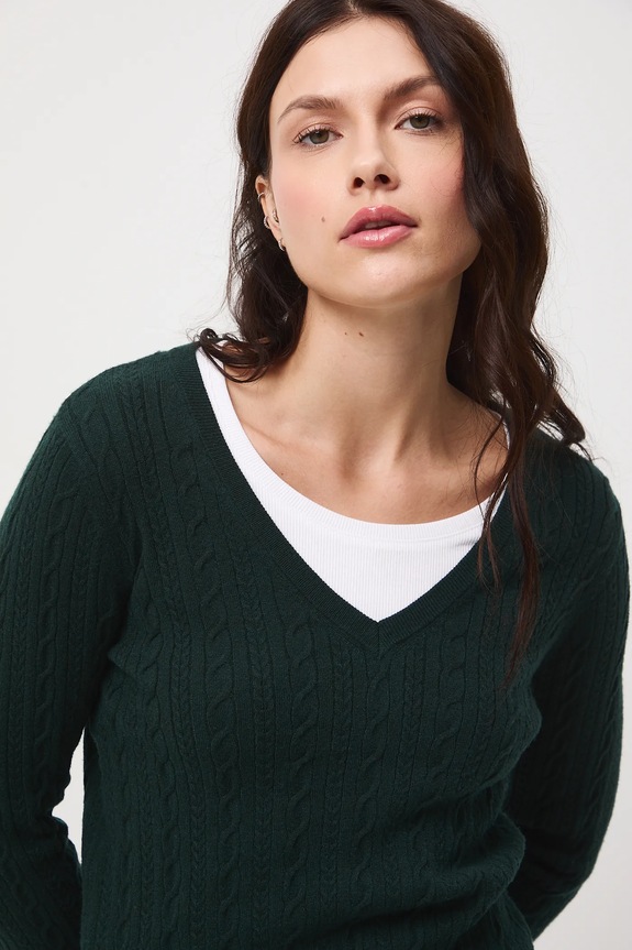 Sweter damski z warkoczowym splotem zielony RW25-SWD052