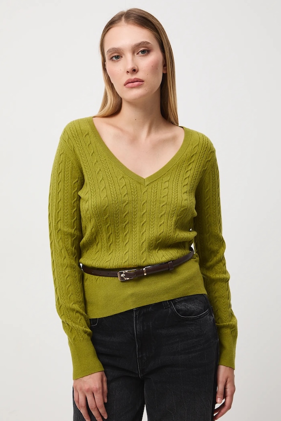 Sweter damski z warkoczowym splotem RW25-SWD052 zielony RW25