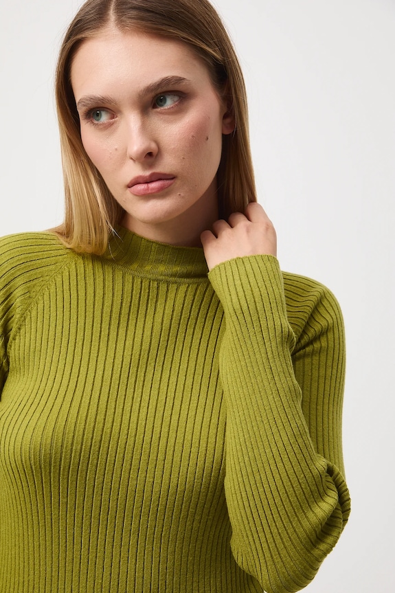 Sweter damski prążkowany zielony RW25-SWD054
