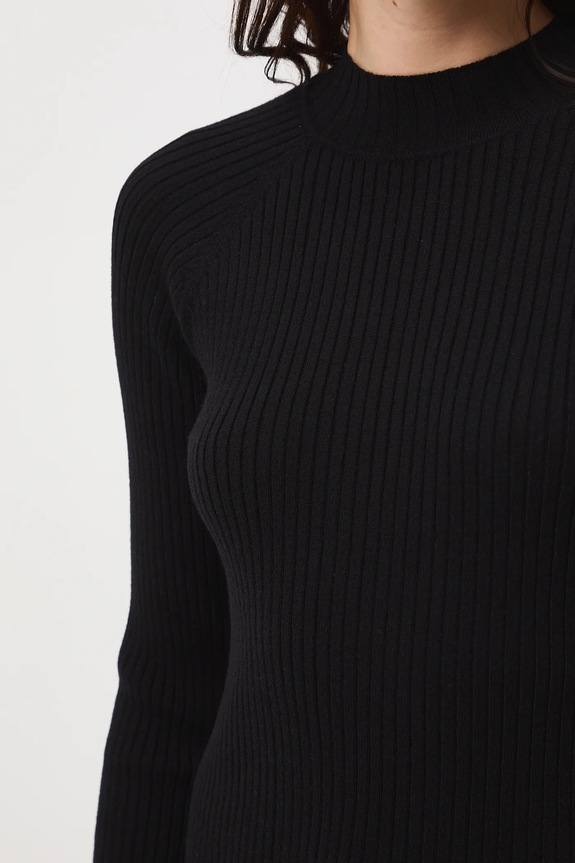 Sweter damski prążkowany RW25-SWD054 czarny