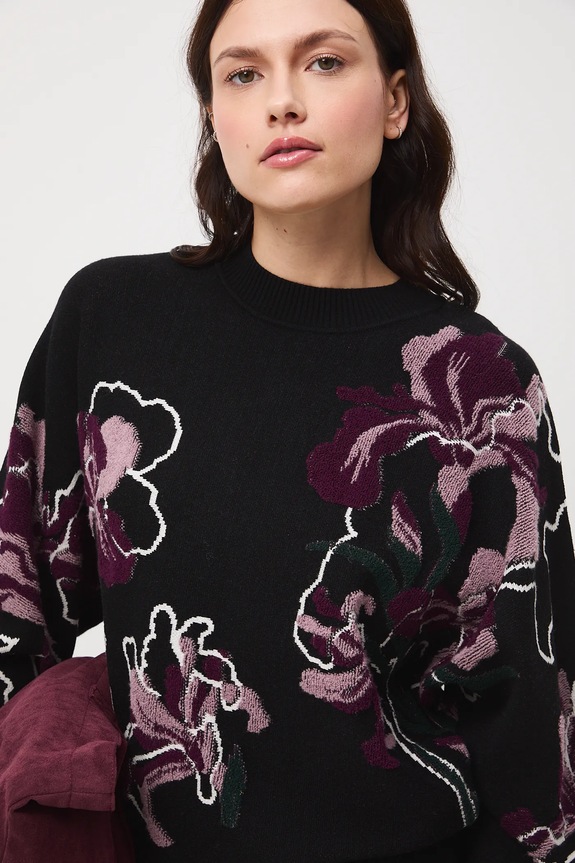 Sweter damski w kwiaty z fakturą czarny RW25-SWD500
