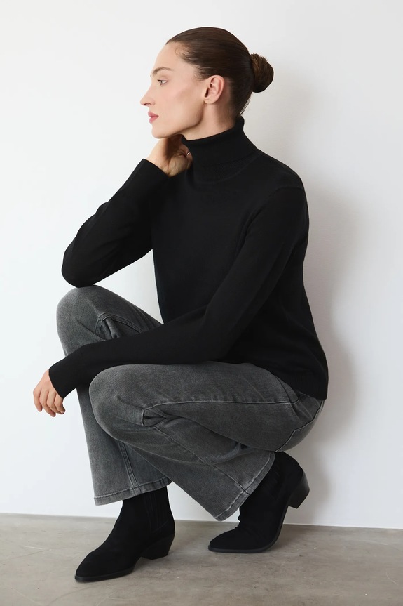 Sweter z wełny merino gładki cienka czarny RW25-SWD810