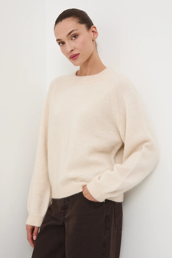 Sweter damski z moherem i wełną melanż beżowy RW25-SWD820