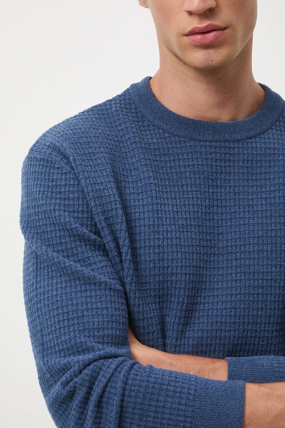 Sweter męski z fakturą RW25-SWM070 niebieski