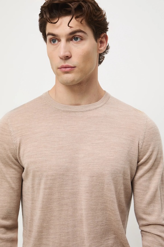 Sweter z wełny merino gładki beżowy RW25-SWM701