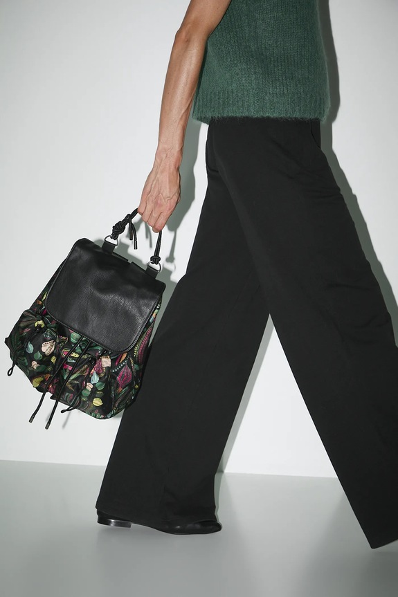 Dámský batoh se vzorem vejde se A4 černá RW25-TPD204