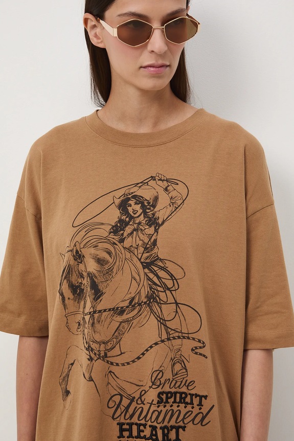 T-shirt bawełniany damski oversize z nadrukiem i haftem beżowy RW25-TSD400