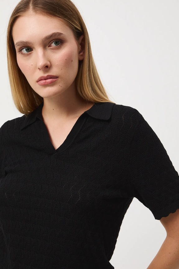 T-shirt damski ażurowy z wiskozą czarny RW25-TSD500