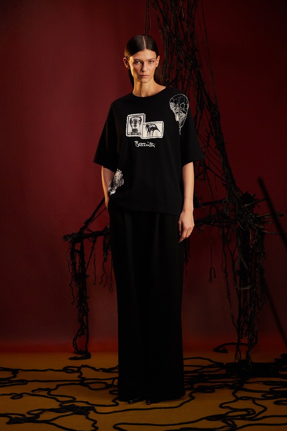 T-shirt bawełniany damski z kolekcji Zdzisław Beksiński x Medicine RW25-TSDA56 czarny RW25