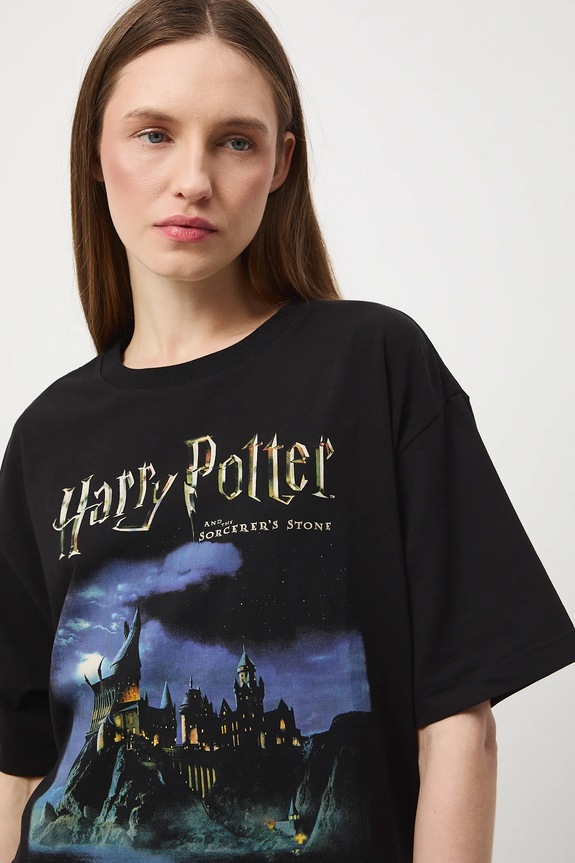 T-shirt damski z kolekcji Harry Potter okrągły czarny RW25-TSDB57