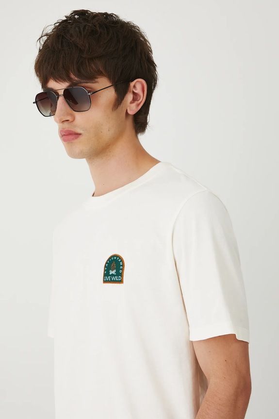 T-shirt bawełniany męski z ozdobną aplikacją bawełna beżowy RW25-TSM208