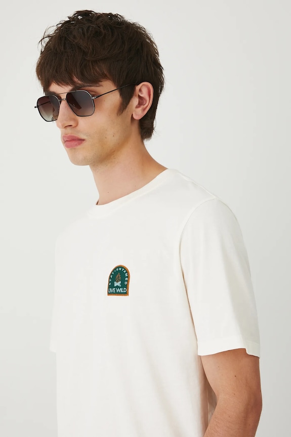T-shirt bawełniany męski z ozdobną aplikacją bawełna beżowy RW25-TSM208