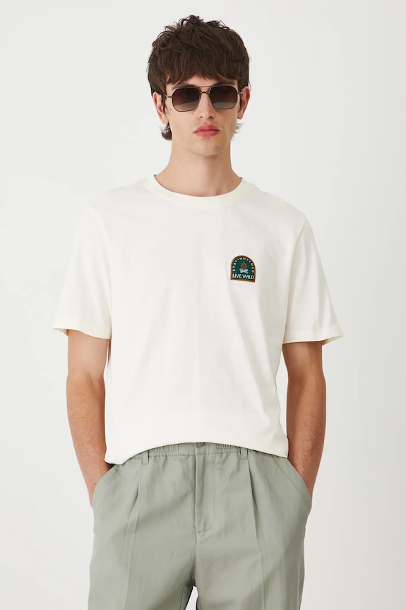 T-shirt bawełniany męski z ozdobną aplikacją beżowy RW25-TSM208