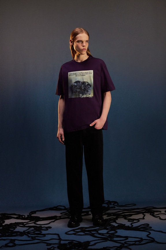 T-shirt bawełniany męski z kolekcji Zdzisław Beksiński x Medicine RW25-TSMA61 fioletowy RW25