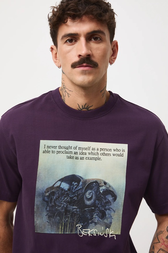 T-shirt bawełniany męski z kolekcji Zdzisław Beksiński x Medicine fioletowy RW25-TSMA61