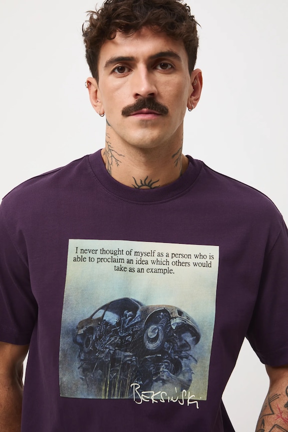 T-shirt bawełniany męski z kolekcji Zdzisław Beksiński x Medicine fioletowy RW25-TSMA61