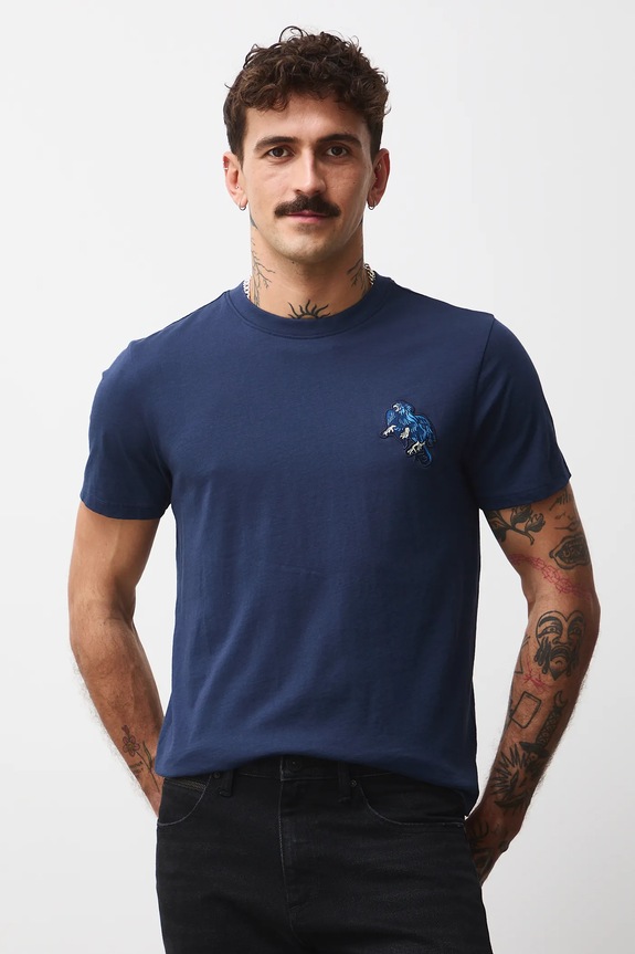 T-shirt bawełniany męski z ozdobną naszywką RW25-TSMB19 granatowy RW25