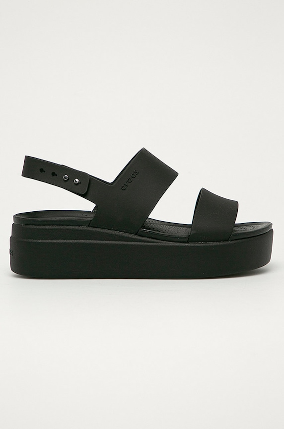 Σανδάλια Crocs Crocs Brooklyn Low Wedge W Brooklyn Low Wedge ίσια πλατφόρμα μαύρο KLYN.LOW.WEDGE.W.206453
