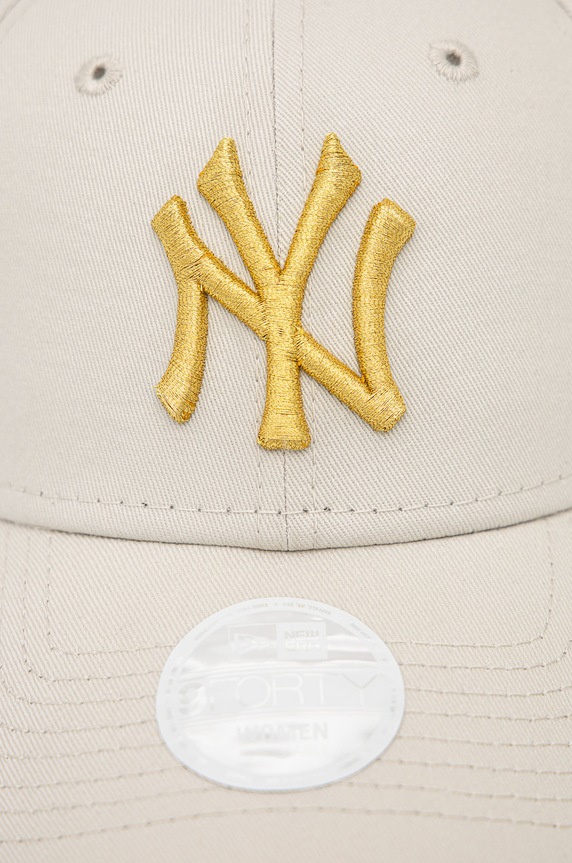 Памучна шапка New Era METALLIC LOGO 9FORTY® 60222491.LIGHTBEIGE бежов SS22