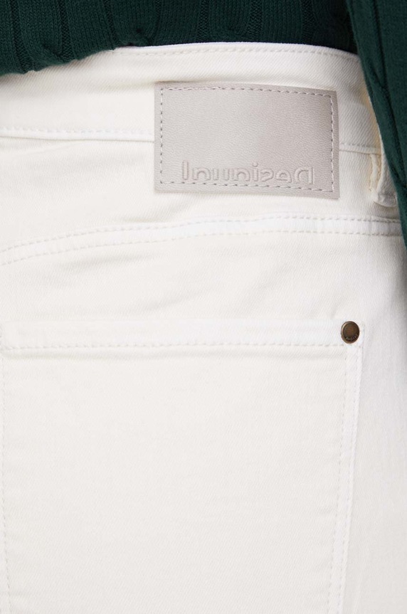 Desigual jeansy Basic 22SWDD04 beżowy 22SWDD04