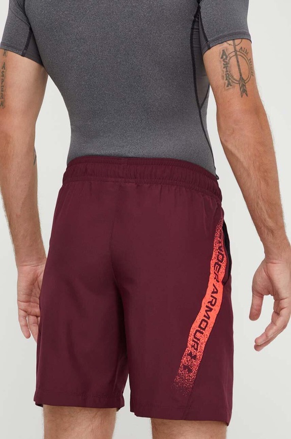 Odzież Under Armour szorty treningowe 1370388 bordowy