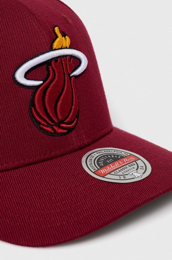 Kapa iz mešanice volne Mitchell&Ness Miami Heat HHSS3257.MHEYYPPPMAR bordo SS23