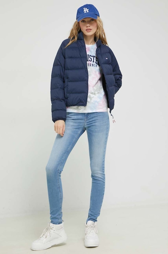 Péřová bunda Tommy Jeans DW0DW14929.PPYX námořnická modř SS23