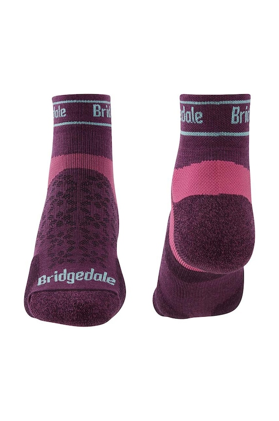Ponožky Bridgedale Ultralight T2 Merino Low 710204 fialová SS24