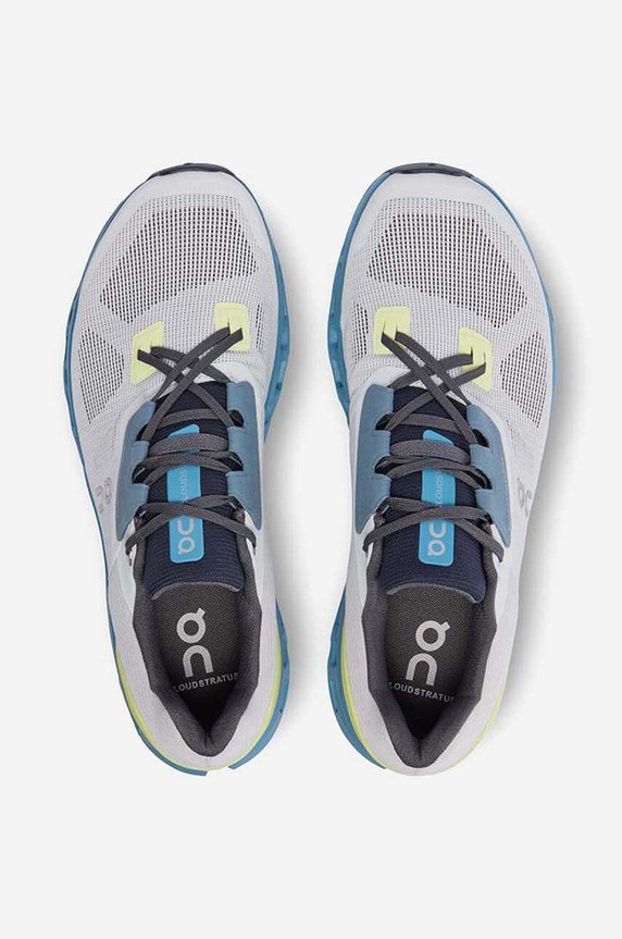 On sneakersy Cloudstratus biały 3998659