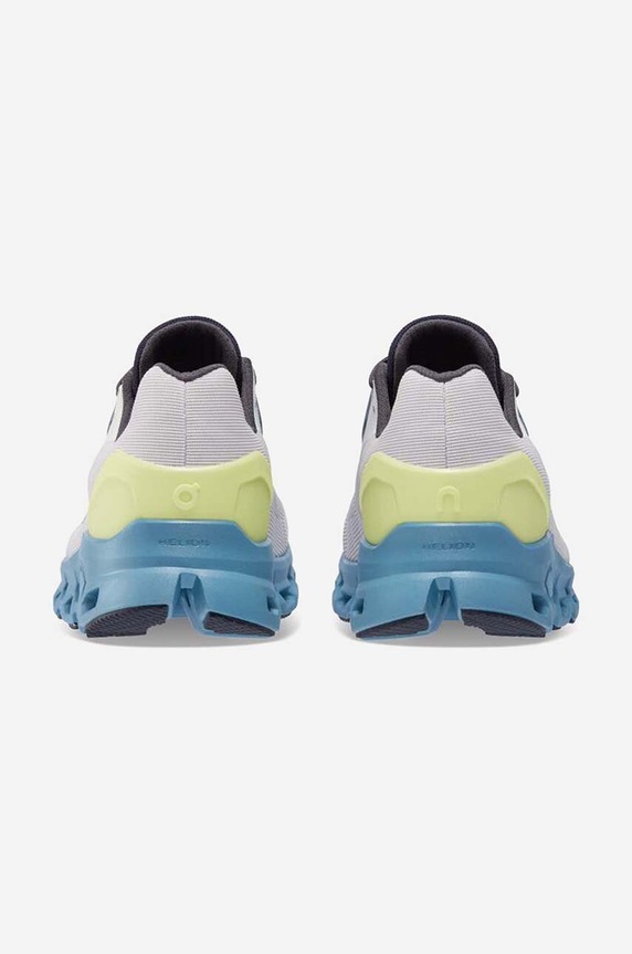 On sneakersy Cloudstratus 3998659 biały