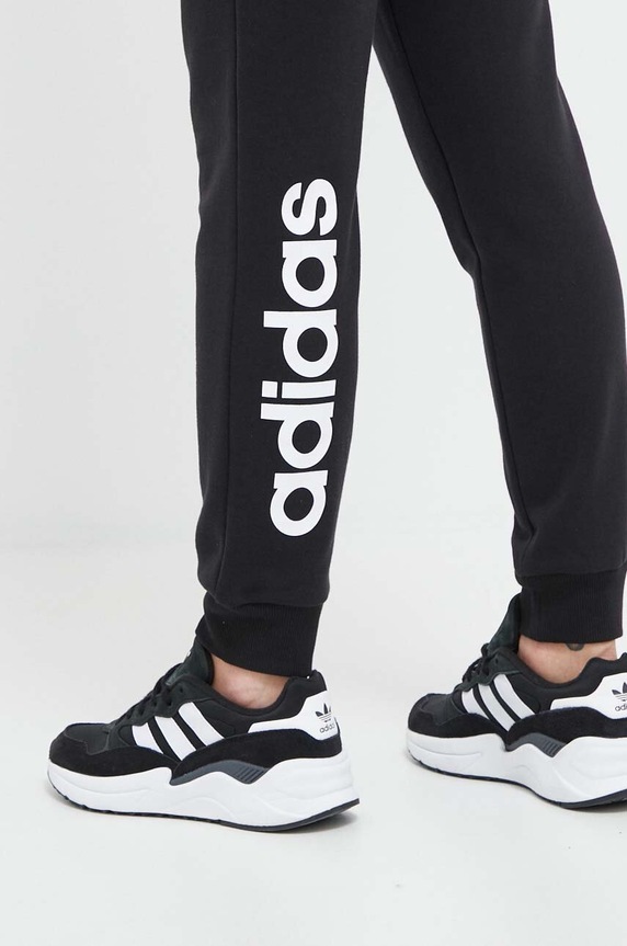 adidas spodnie dresowe bawełniane Essentials czarny IC6868