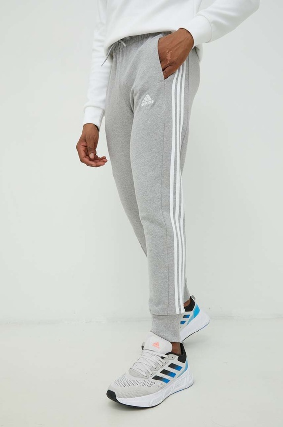 adidas spodnie dresowe bawełniane Essentials aplikacja szary IC9407