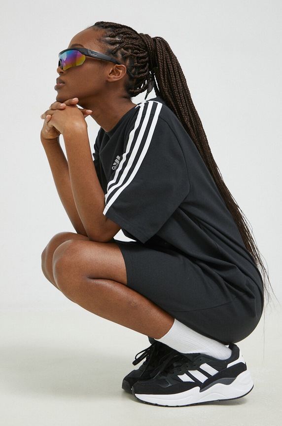 Bavlněné šaty adidas černá HR4923