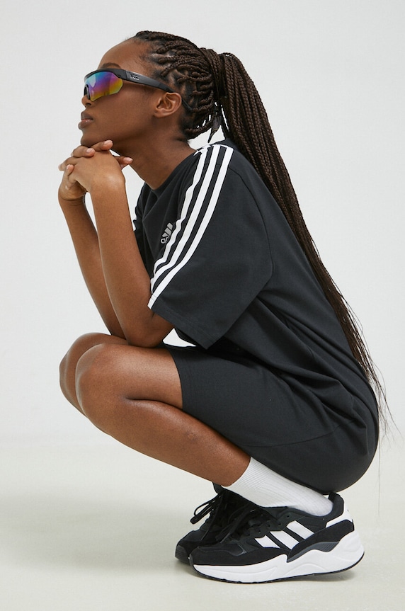 Bavlněné šaty adidas černá HR4923