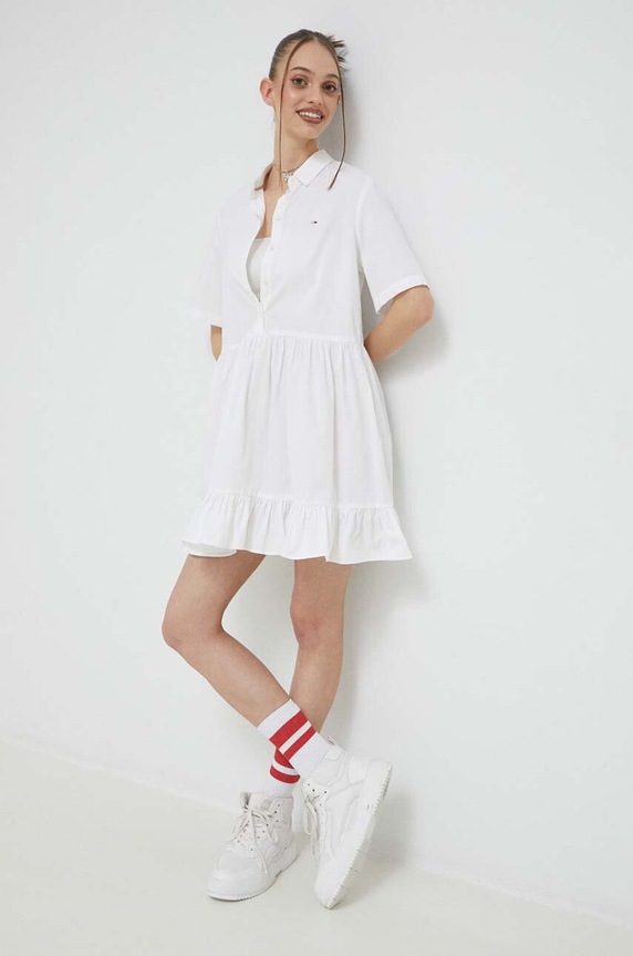 Bavlněné šaty Tommy Jeans DW0DW15175.PPYX bílá SS23